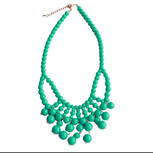 Gorgeous green and gold statement necklace - Picture 1 of 3